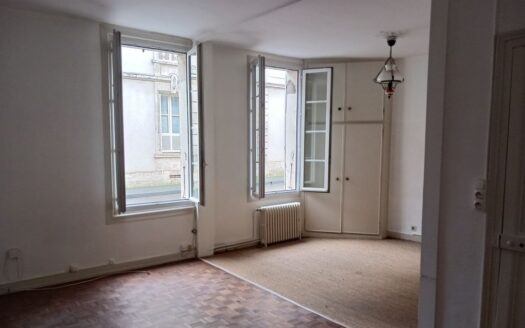 Maison avec cour centre ville de Niort