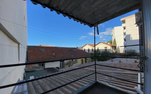 IDEAL INVESSTISSEUR – Charmant appartement avec terrasse dans un quartier calme
