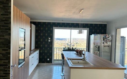 Très belle villa sur Pujols avec vue dominante sur la ville de Villeneuve sur lot