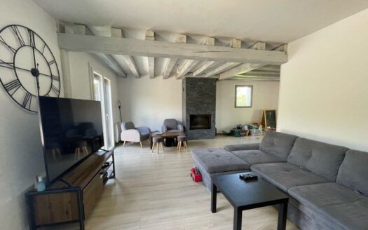 Maison familiale des années 1980 – 140 m² sur 1000 m² de terrain