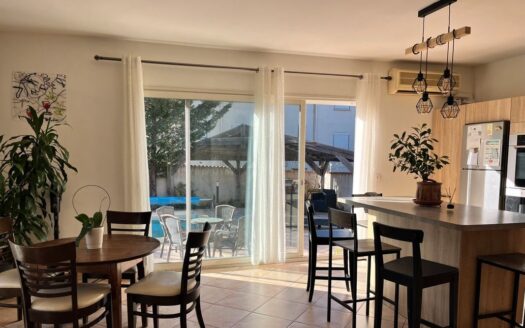 1/14  VILLA de 134 m2 , 3 chambres, garage, piscine ,double terrasses