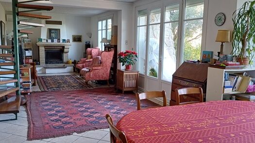 Villa lumineuse, vue exceptionnelle avec studio indépendant. Ideal Famille.