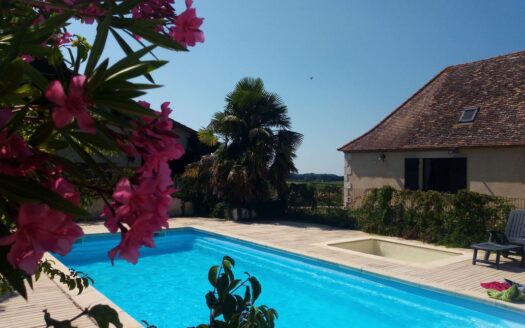 4 maisons/gîtes+cabanes insolites sur 9 hectares, piscine sauna spa 15min de Bergerac Dordogne