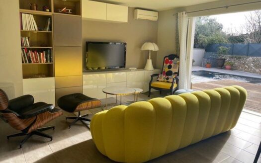 Villa 4 faces avec piscine en fond d’impasse