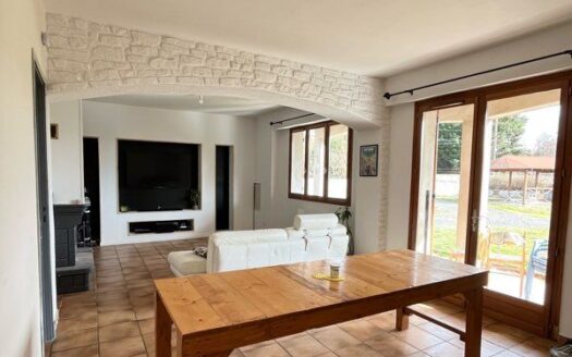 Maison familiale de 115m2 avec panneaux solaires et grand jardin
