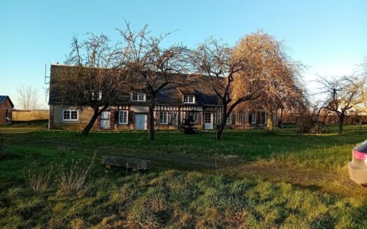 IDÉALE FAMILLE NOMBREUSE ou PROJET DE RÉNOVATION : Charmante maison avec terrain de 4032 m²
