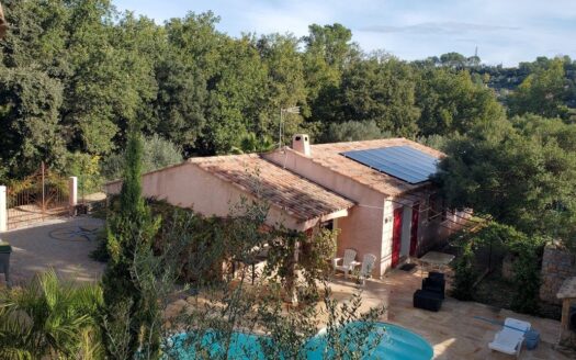 Villa plain-pied de 121 m2 avec Piscine chauffée et panneaux solaires