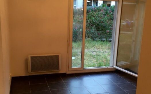 IDÉAL INVESTISSEUR : STUDIO RIVES DU LEZ AVEC JARDIN INTÉRIEUR SÉCURISÉ — DÉJÀ LOUE !