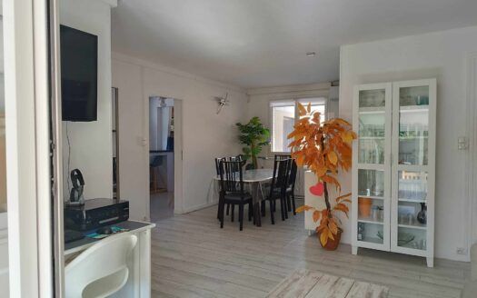 Maison de plain pied avec piscine