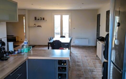 IDEAL FAMILLE ,CHARMANTE MAISON SPACIEUSE