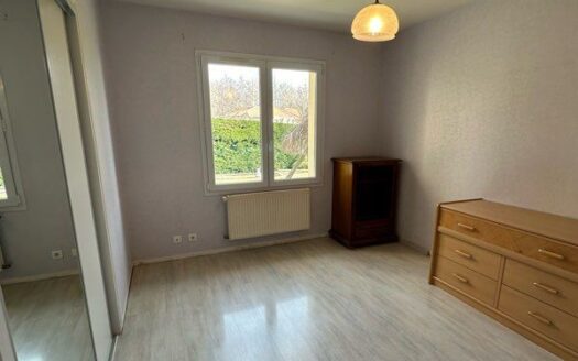Maison 180m² habitables (252m² de surface totale) – 4 chambres – Grand terrain 2947m² – Orcines