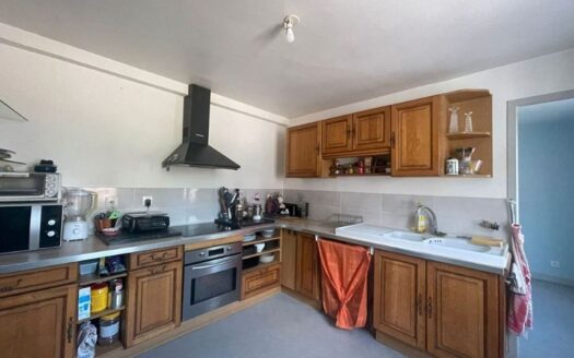 Maison d’habitation spacieuse et ou restaurant-bar et ou un immeuble locatif / vente direct pro