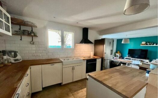 Maison mitoyenne rénovée avec jardin