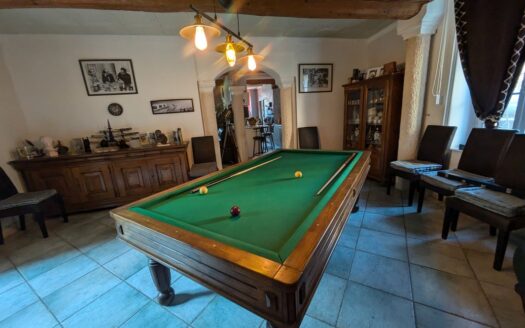 3 Maison 8 pièces de 178 m² périphérie d’Avignon 369 000
