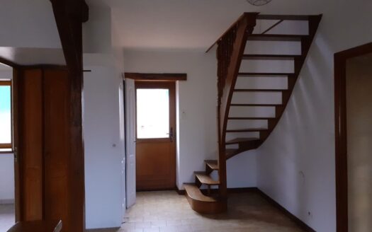 Bel. Maison de caractère prox: 45/28,../ Env.1h Capitale