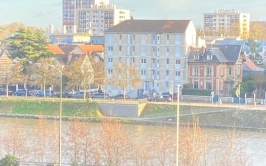 T3 Lumineux pontoise plein centre proche gares
