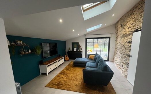 Corps de ferme rénové – Maison 7 pièces 183m2