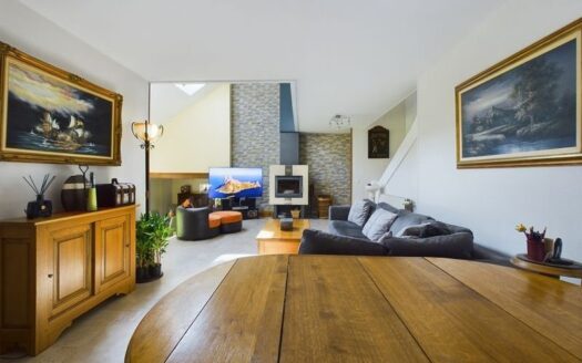 MAISON DE 250 M2 avec dépendance