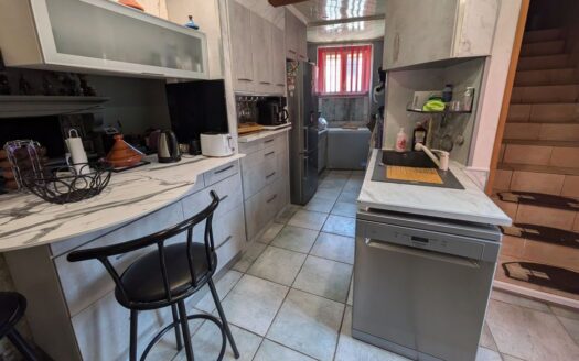 3 Maison 8 pièces de 178 m² périphérie d’Avignon 369 000