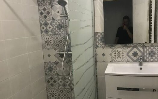 Appartement T4 vue imprenable sur la Sainte-Victoire et donne sur un parc arboré.