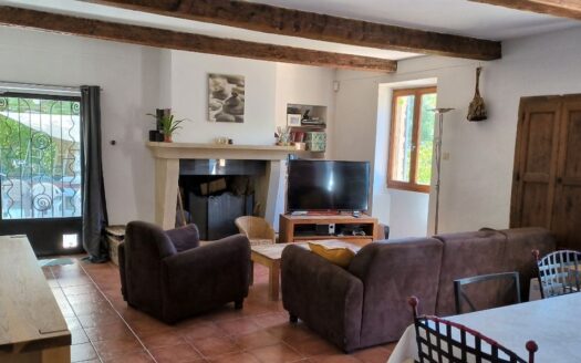Maison 6 pièces sur 7 hectares à Montlaux