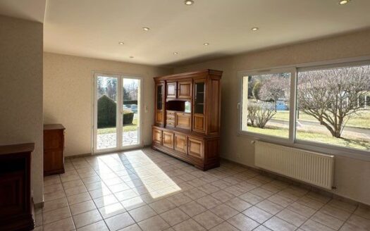 Maison 180m² habitables (252m² de surface totale) – 4 chambres – Grand terrain 2947m² – Orcines