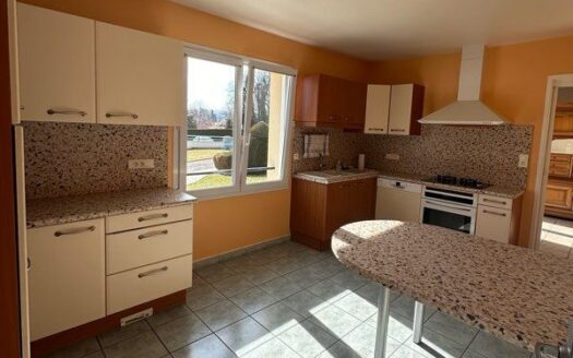 Maison 180m² habitables (252m² de surface totale) – 4 chambres – Grand terrain 2947m² – Orcines
