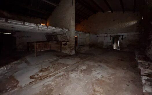 AMATEUR DE RENOVATION : Grange à Rénover – Projet Unique à Vouhé