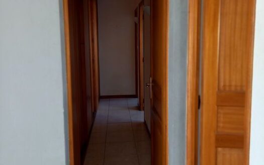 Appartement lumineux, traversant, dans résidence calme, bon état, 79 m2, 3 chambres, grand plac