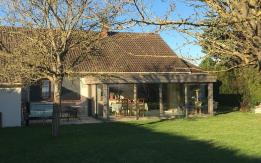 Belle maison de plain-pied avec jardin sans vis-à-vis