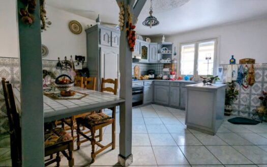 IDEAL FAMILLE NOMBREUSE, CHARMANTE MAISON SPACIEUSE AVEC GARAGE