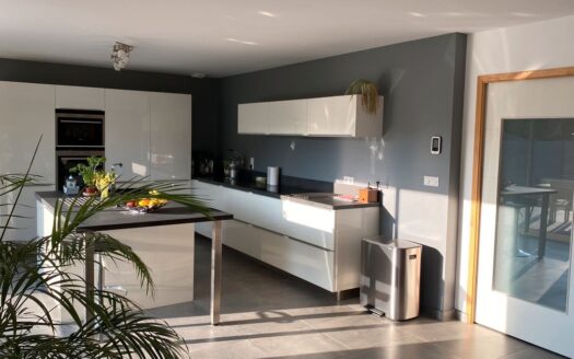 Maison 6 pièces 135 m2 avec garage 2V