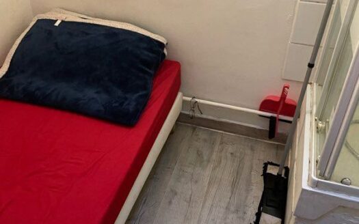 1/3  Studette Paris 8