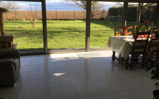 Belle maison de plain-pied avec jardin sans vis-à-vis