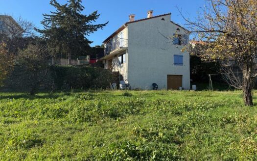 IDEAL COUPLE AVEC 1 ENFANT – Maison de village