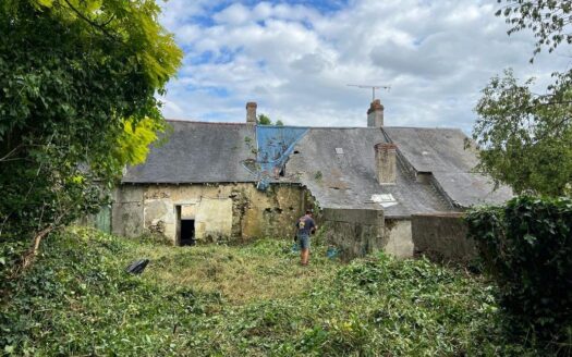 Maison à rénover avec fort potentiel – Deux bâtiments dans un cadre calme