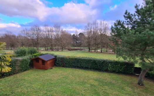 Particulier Vend, Belle Maison T7 – 5 Chambres, 3 Salles d’eau, 3 WC, de 182m² au sol, 2 Garage