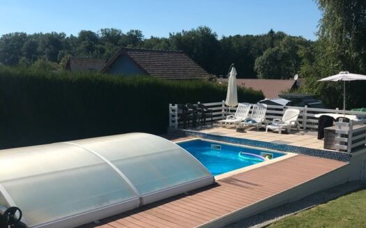 IDEAL FAMILLE – Maison avec piscine et terrasses