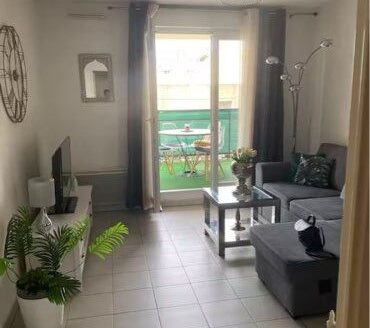 T2 avec terrasse, piscine et garage