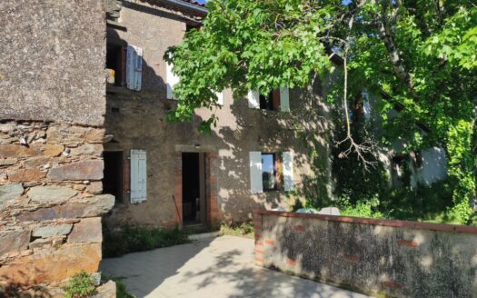 IDEAL COUPLE – CHARMANTE MAISON  A FINIR DE RENOVER – GRAND TERRAIN – TERRASSE – VUE DEGAGEE