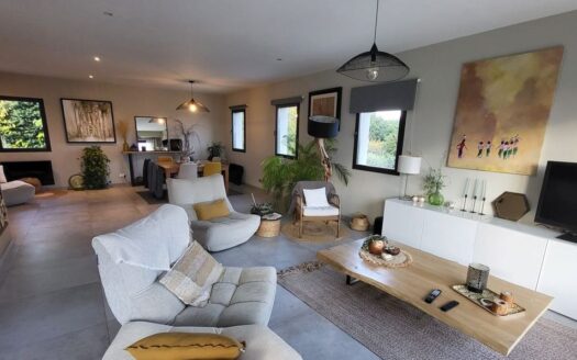 Villa à vendre centre village Cucuron 84160