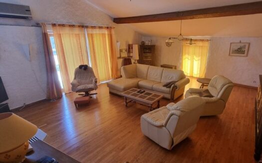 IDEAL FAMILLE NOMBREUSE pour ce magnifique MAS avec vue panoramique
