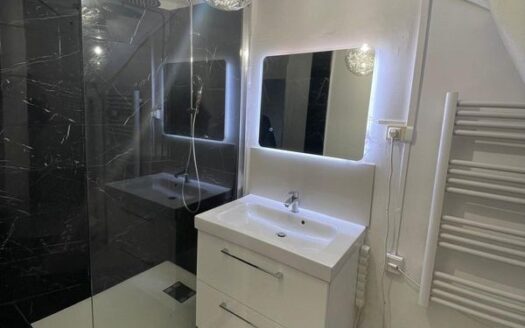 À VENDRE : Charmant T2 rénové avec 2 dépendances – Aubagne (Beaumond)