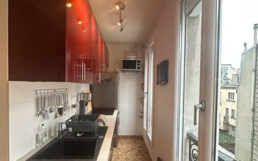 Appartement T2 51m2 Paris 18 Pigalle 3e étage – Chambre, dressing, grans salon, entrée, cuisine