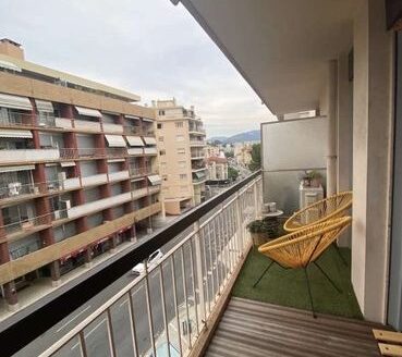 NICE NORD – SAINT-SYLVESTRE GRAND STUDIO 30 m² AVEC COIN NUIT – INVESTISSEMENT IDÉAL
