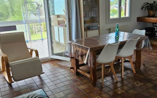Pavillon sur sous sol avec véranda et jardin clos