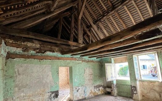 Maison à rénover avec fort potentiel – Deux bâtiments dans un cadre calme