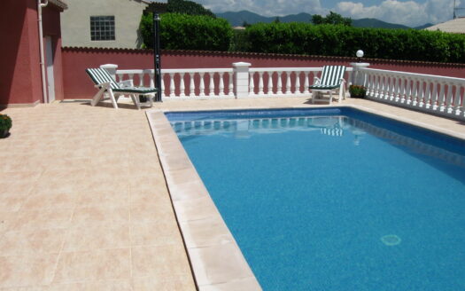 Idéal famille – villa récente 3 chambres avec piscine et jardin arboré – Peyruis (04310)