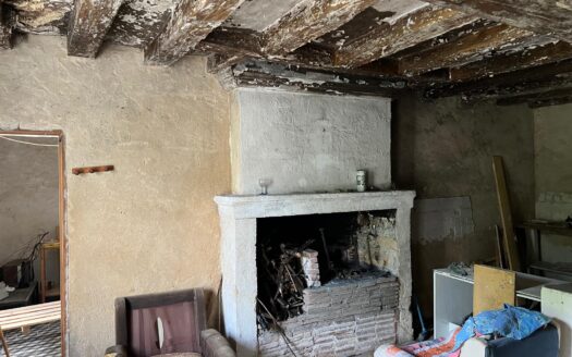 Maison à rénover avec fort potentiel – Deux bâtiments dans un cadre calme