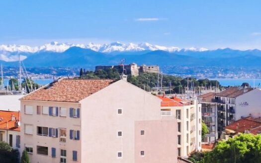 Appartement 4/5 pièces au 5ème étage de 108 m2 environ